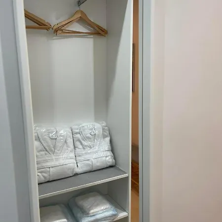 Helen's Little Castle Free Private Parking Apartamento *